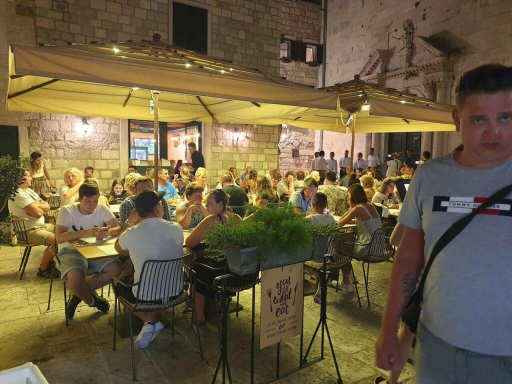 Cocopazzo  Restaurant