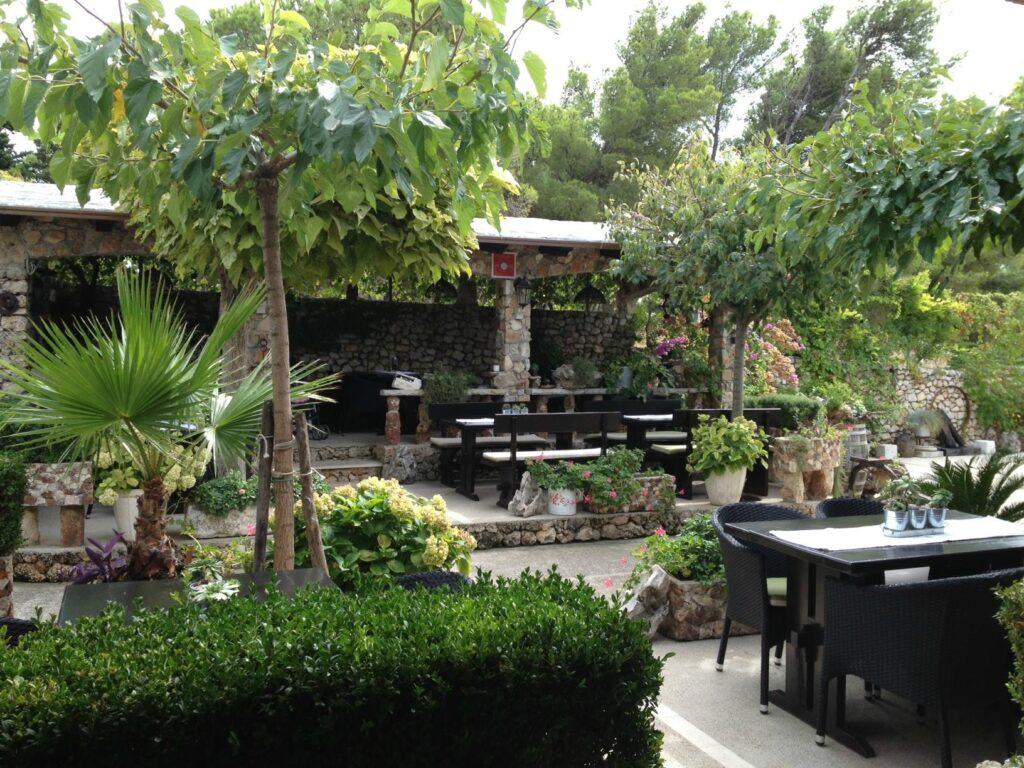 mali-raj-restaurant-1