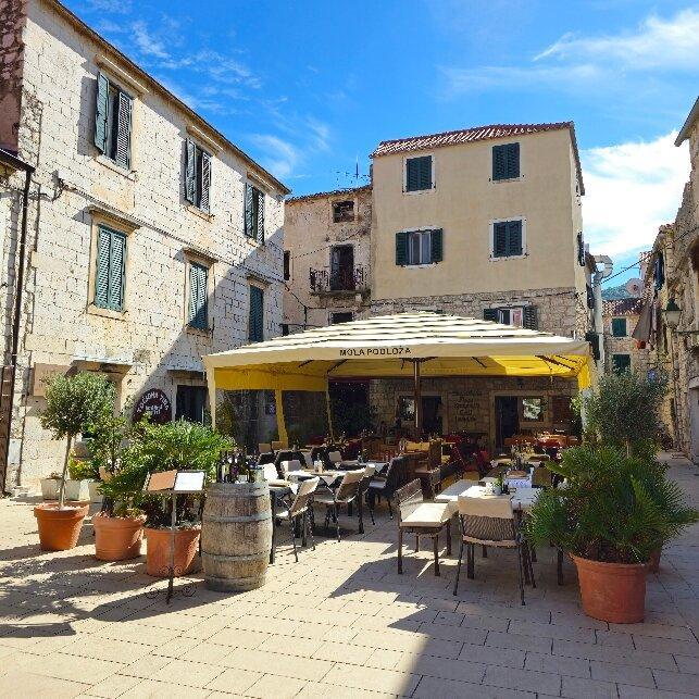 Mola Podloza Restaurant
