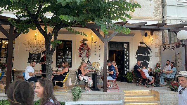 pirates-kitchen-seafood-1