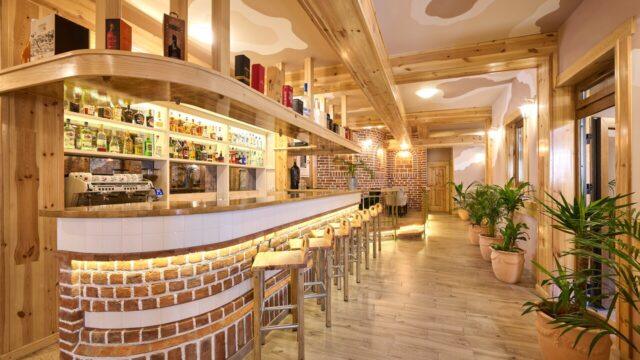 Restaurant & Pizzeria  Kadoor