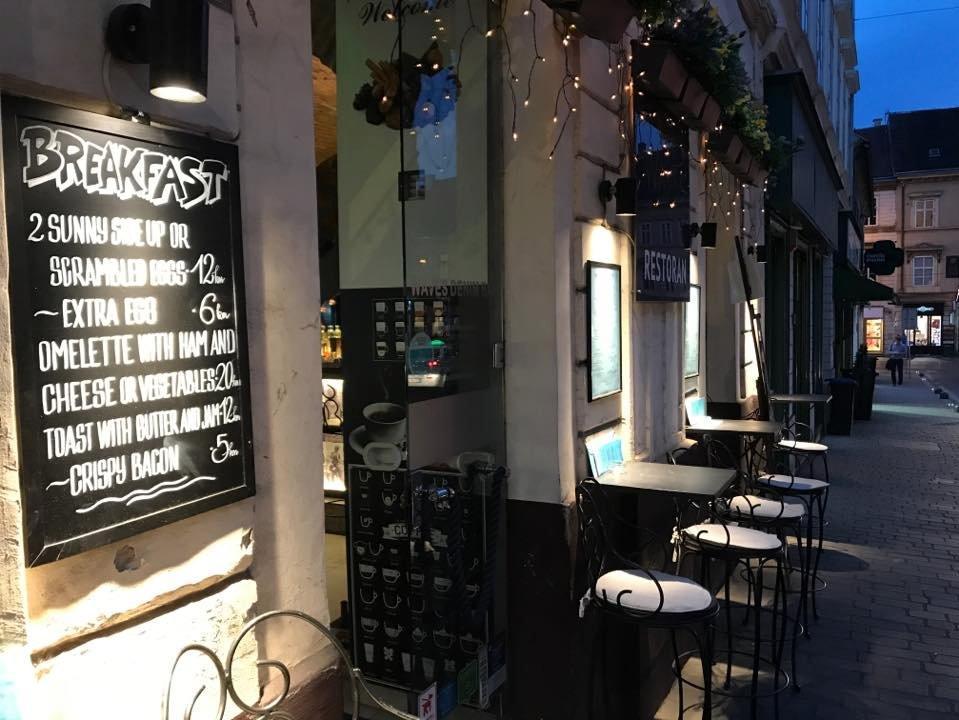 Restoran Waves Denim Bar