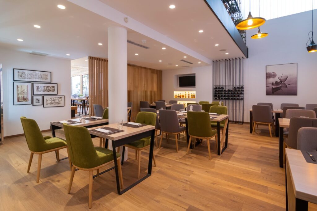 2Ribara Restaurant