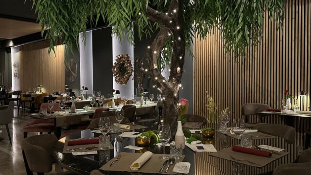 Arroi Restaurant & Lounge