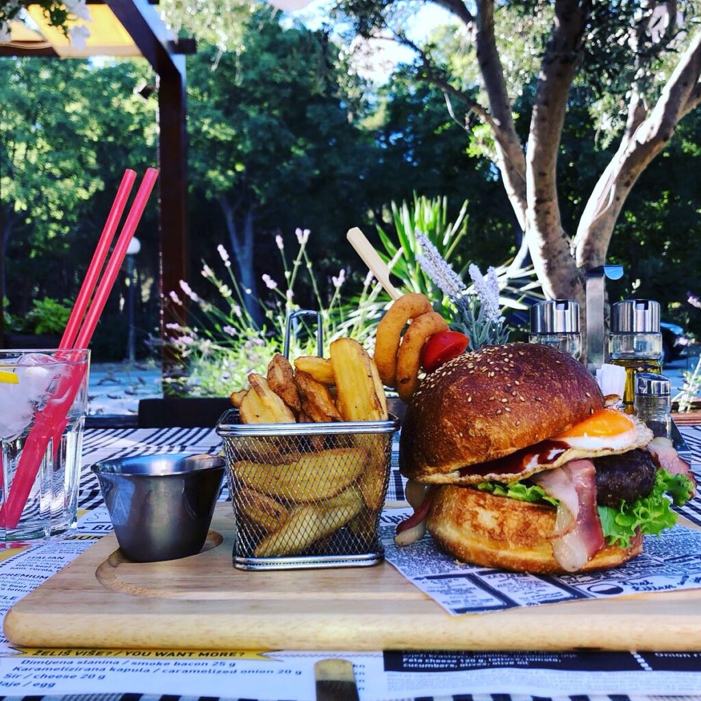 Burgers & More