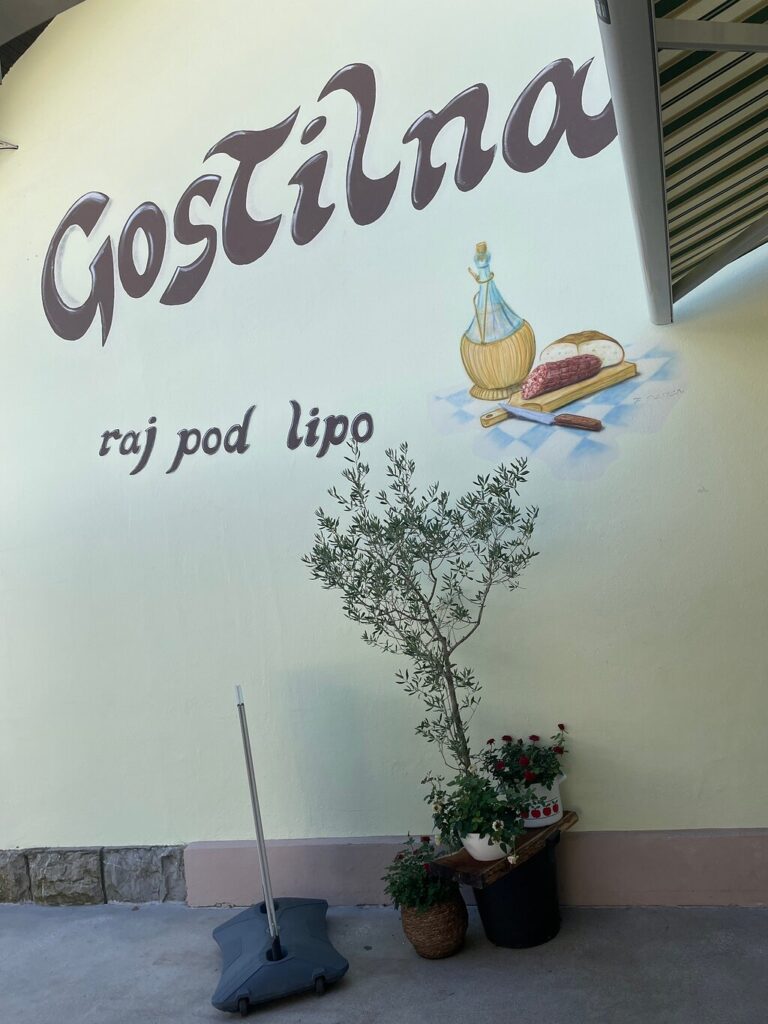 Gostilna Raj pod Lipo