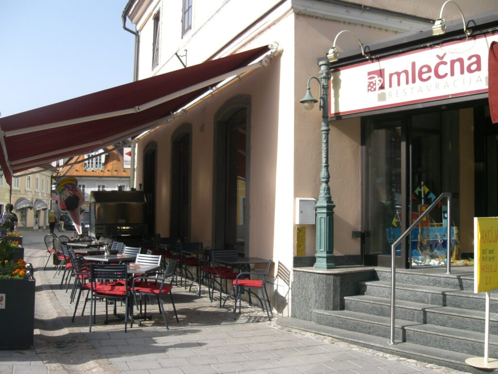 Mlecna restavracija