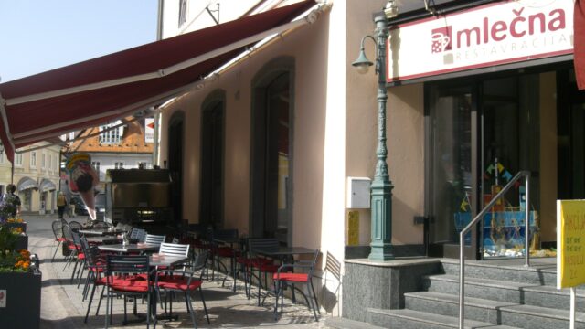 Mlecna restavracija