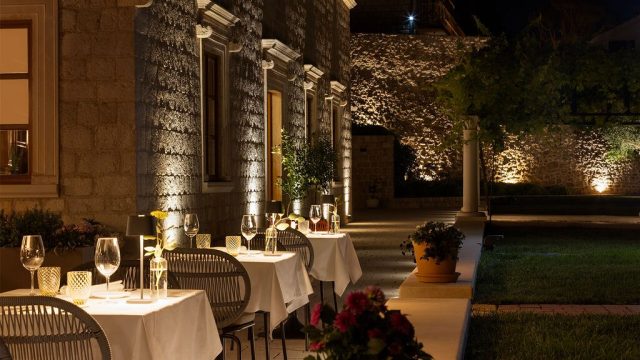 Single Category 14 restaurant-natali