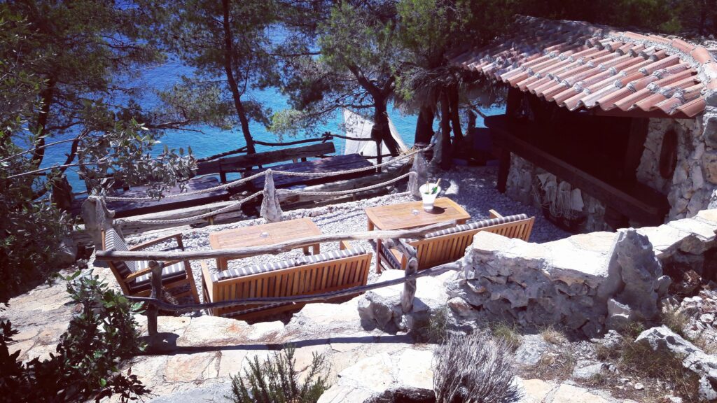 TIHA lounge bar