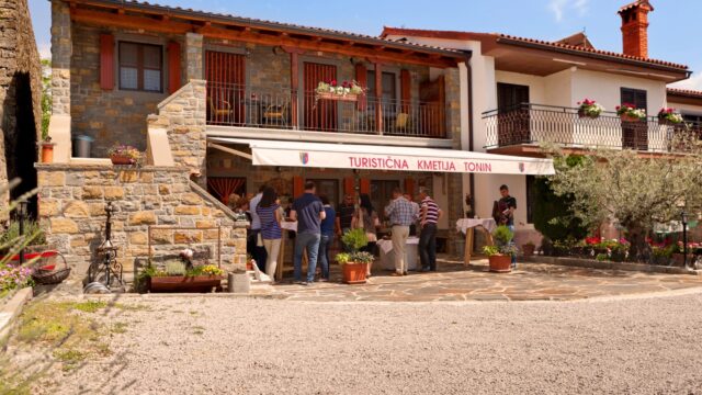 Turisticna kmetija Tonin