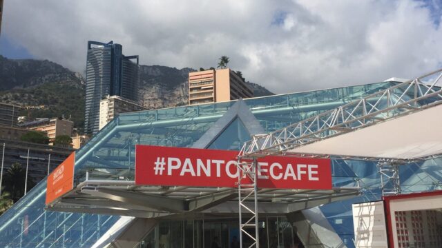 Pantone Cafe