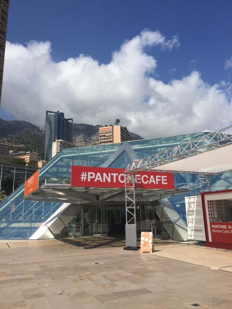 Pantone Cafe