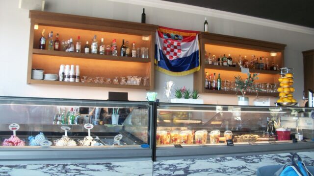 Single Location 11 Cafe Bar OLEA