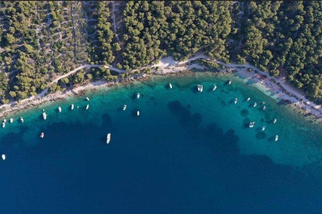Cava Beach Split