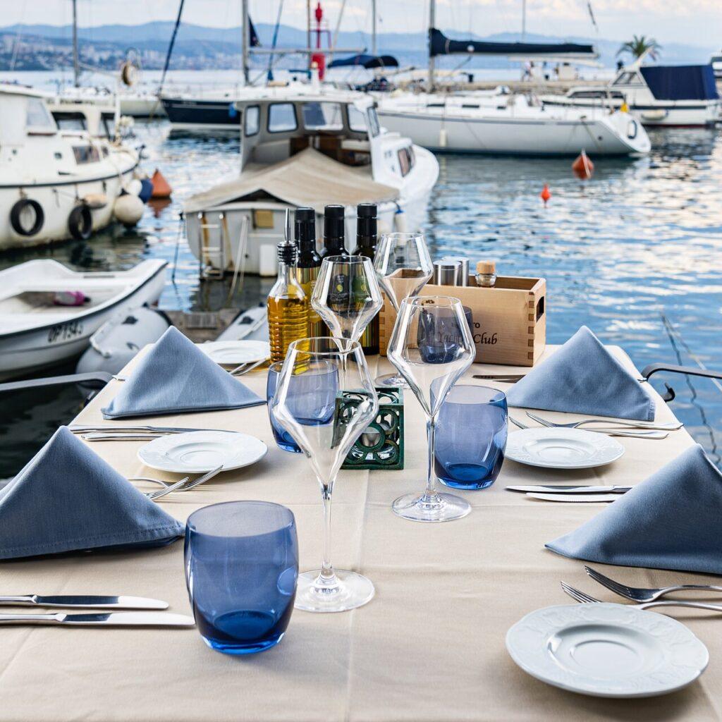 Yacht Club